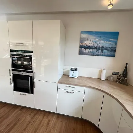 Apartmán An Der Evenburg In Leer, 124 Qm, Parkplatz, Glasfaser, Voll Ausgestattet